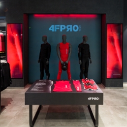 4F_Galeria_Jurajska_04.jpg