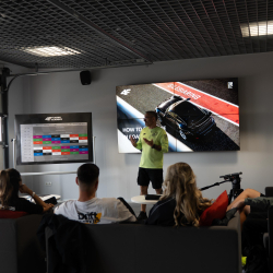 4F_Racing_Academy_teoria_bezpiecznej_jazdy_dla_goci_zagranicznych.jpg